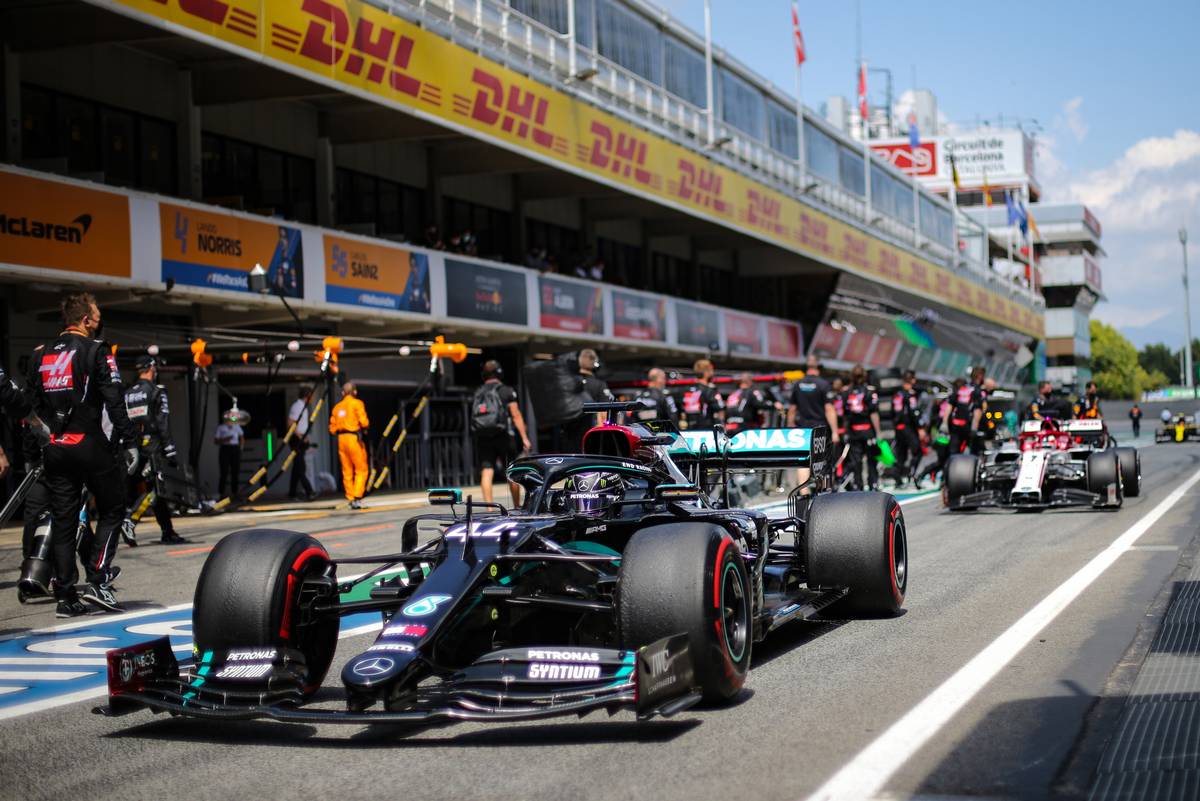 Lewis Hamilton (GBR) Mercedes AMG F1 W11.