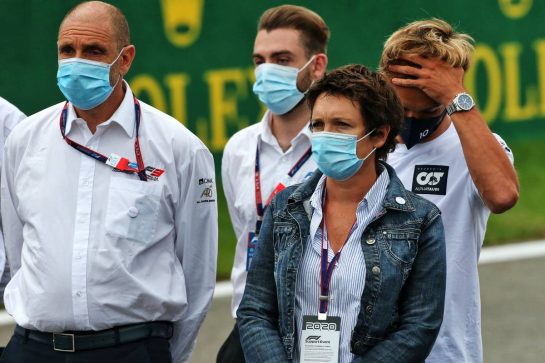 Nathalie Hubert (FRA) with Pierre Gasly (FRA) AlphaTauri - a minute's silence for Anthoine Hubert is observed before the F2 race.
29.08.2020. Formula 1 World Championship, Rd 7, Belgian Grand Prix, Spa Francorchamps, Belgium, Qualifying Day.
- www.xpbimages.com, EMail: requests@xpbimages.com © Copyright: Moy / XPB Images