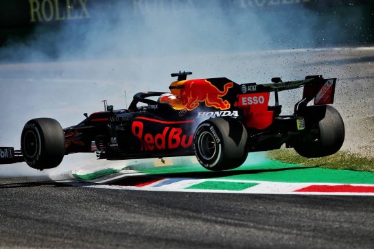 Max Verstappen (NLD) Red Bull Racing RB16 spins in the first practice session.
04.09.2020. Formula 1 World Championship, Rd 8, Italian Grand Prix, Monza, Italy, Practice Day.
- www.xpbimages.com, EMail: requests@xpbimages.com © Copyright: Batchelor / XPB Images
