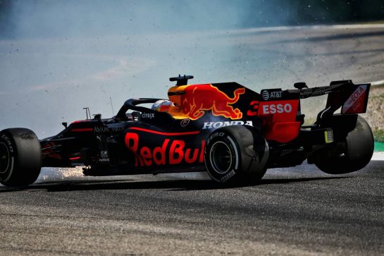 Max Verstappen (NLD) Red Bull Racing RB16 spins in the first practice session.
04.09.2020. Formula 1 World Championship, Rd 8, Italian Grand Prix, Monza, Italy, Practice Day.
- www.xpbimages.com, EMail: requests@xpbimages.com © Copyright: Batchelor / XPB Images