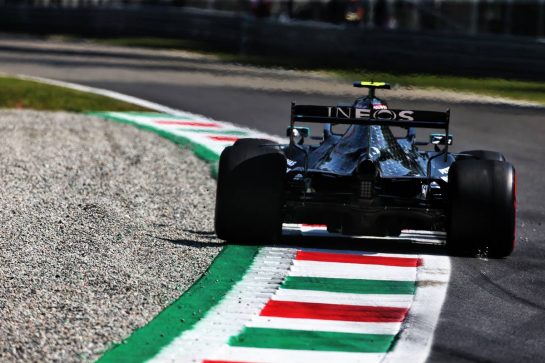 Valtteri Bottas (FIN) Mercedes AMG F1 W11.
04.09.2020. Formula 1 World Championship, Rd 8, Italian Grand Prix, Monza, Italy, Practice Day.
- www.xpbimages.com, EMail: requests@xpbimages.com - copy of publication required for printed pictures. Every used picture is fee-liable. © Copyright: Charniaux / XPB Images