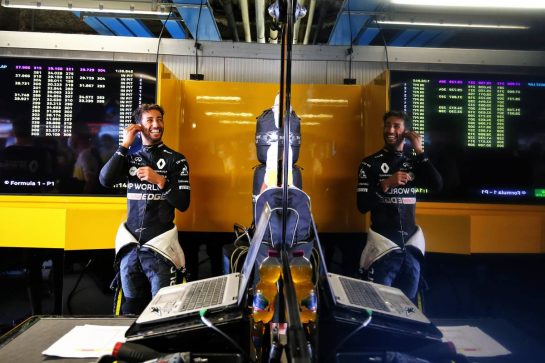 Daniel Ricciardo (AUS) Renault F1 Team.
04.09.2020. Formula 1 World Championship, Rd 8, Italian Grand Prix, Monza, Italy, Practice Day.
- www.xpbimages.com, EMail: requests@xpbimages.com © Copyright: Moy / XPB Images