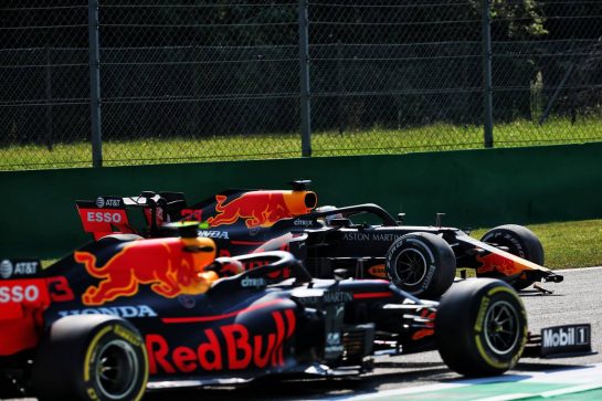 Alexander Albon (THA) Red Bull Racing RB16 passes his team mate Max Verstappen (NLD) Red Bull Racing RB16, who spun in the first practice session.
04.09.2020. Formula 1 World Championship, Rd 8, Italian Grand Prix, Monza, Italy, Practice Day.
- www.xpbimages.com, EMail: requests@xpbimages.com © Copyright: Batchelor / XPB Images