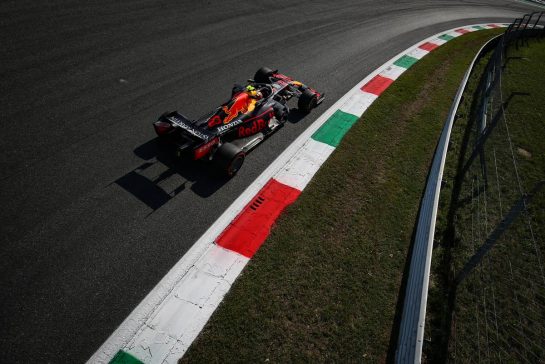 Alexander Albon (THA), Red Bull Racing 
04.09.2020. Formula 1 World Championship, Rd 8, Italian Grand Prix, Monza, Italy, Practice Day.
- www.xpbimages.com, EMail: requests@xpbimages.com - copy of publication required for printed pictures. Every used picture is fee-liable. © Copyright: Charniaux / XPB Images