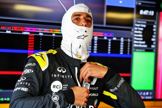 Daniel Ricciardo (AUS) Renault F1 Team.
05.09.2020. Formula 1 World Championship, Rd 8, Italian Grand Prix, Monza, Italy, Qualifying Day.
- www.xpbimages.com, EMail: requests@xpbimages.com © Copyright: Moy / XPB Images