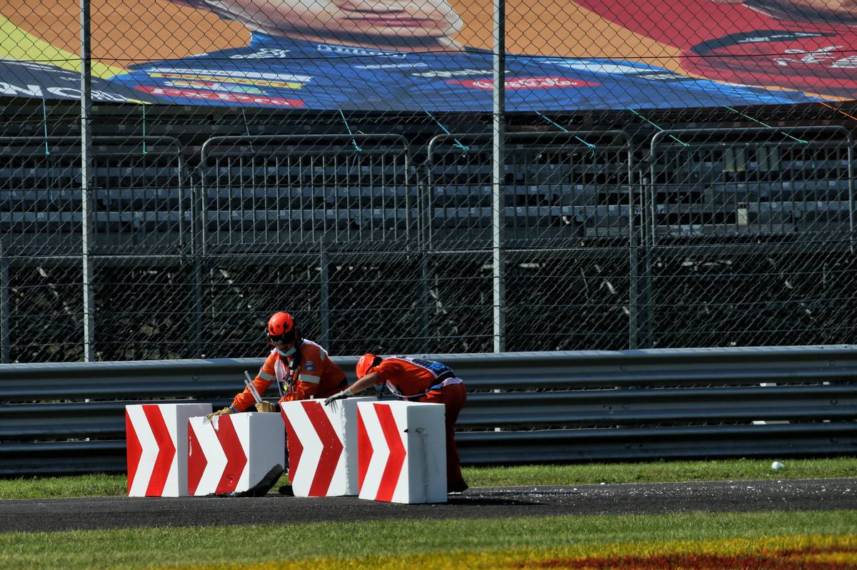 Marshals replace the polystyrene blocks destroyed by Sebastian Vettel (GER) Ferrari SF1000. 06.09.2020.