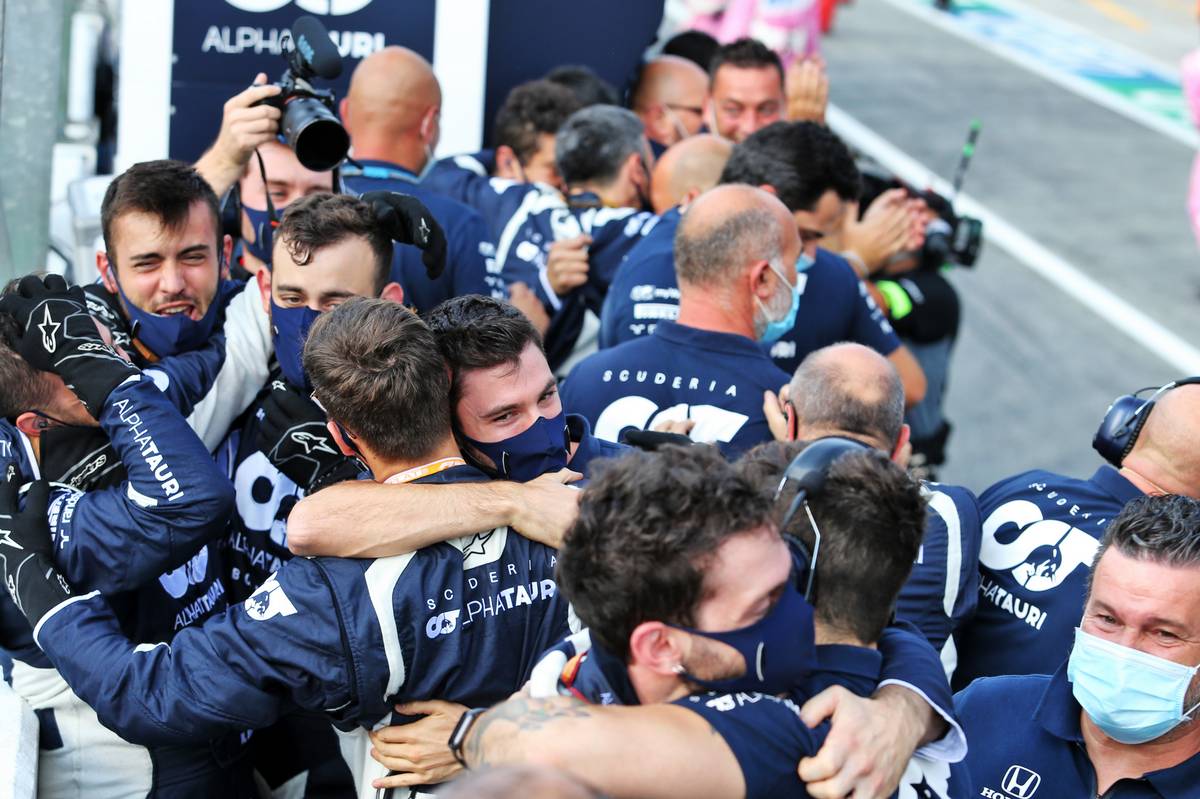 AlphaTauri celebrate victory for Pierre Gasly (FRA) AlphaTauri.