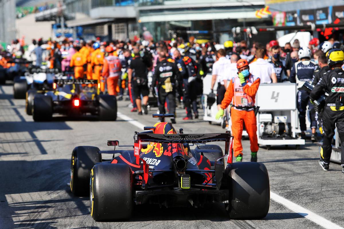 Max Verstappen (NLD) Red Bull Racing RB16 in the pits while the race is stopped.