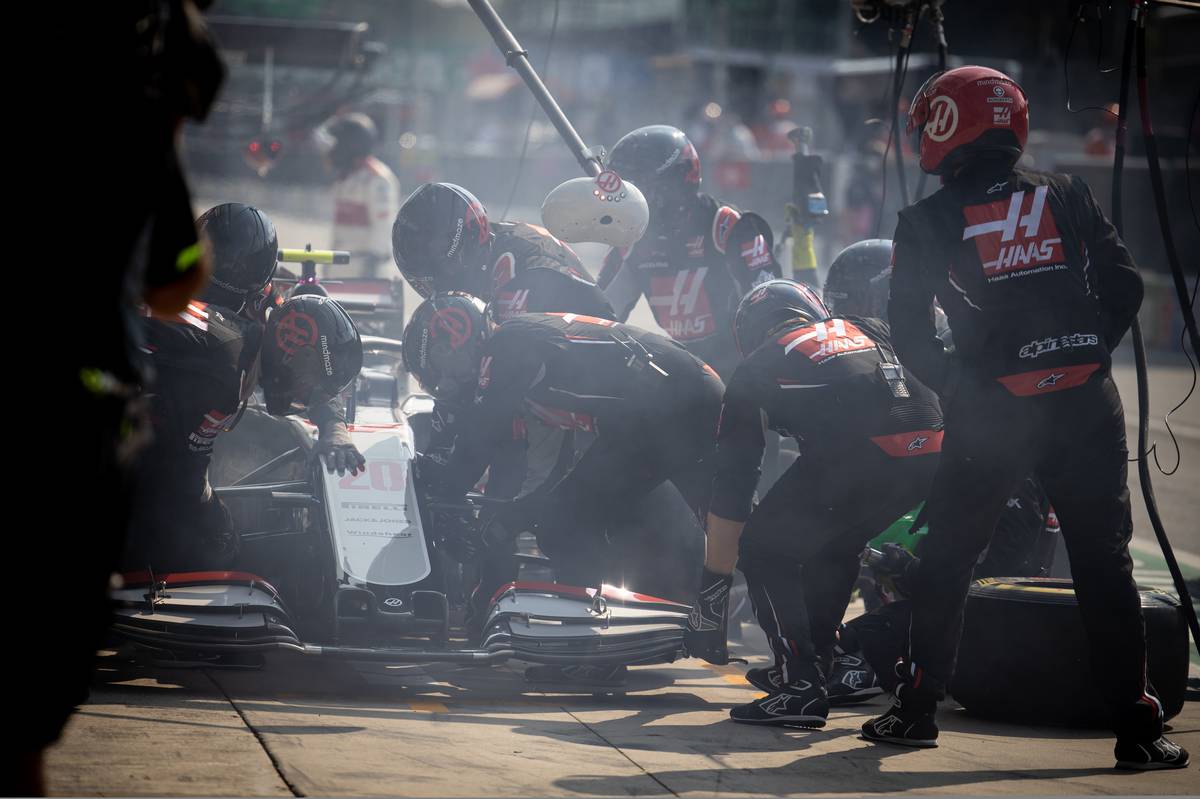 Kevin Magnussen (DEN) Haas VF-20 makes a pit stop.