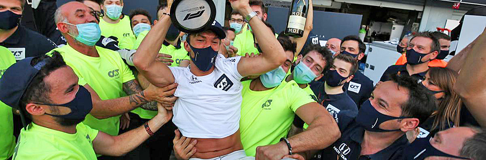 Race winner Pierre Gasly (FRA) AlphaTauri celebrates with the team