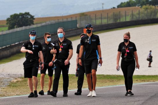 George Russell (GBR) Williams Racing walks the circuit with the team.
10.09.2020. Formula 1 World Championship, Rd 9, Tuscan Grand Prix, Mugello, Italy, Preparation Day.
- www.xpbimages.com, EMail: requests@xpbimages.com © Copyright: Batchelor / XPB Images