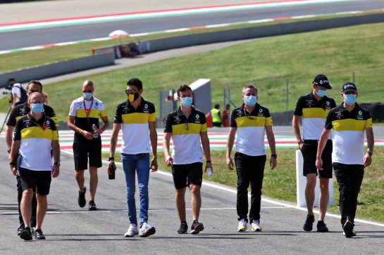 Esteban Ocon (FRA) Renault F1 Team walks the circuit with the team.
10.09.2020. Formula 1 World Championship, Rd 9, Tuscan Grand Prix, Mugello, Italy, Preparation Day.
- www.xpbimages.com, EMail: requests@xpbimages.com © Copyright: Batchelor / XPB Images
