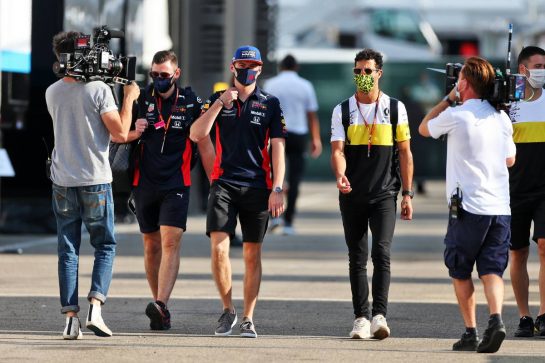 (L to R): Max Verstappen (NLD) Red Bull Racing and Daniel Ricciardo (AUS) Renault F1 Team.
11.09.2020. Formula 1 World Championship, Rd 9, Tuscan Grand Prix, Mugello, Italy, Practice Day.
- www.xpbimages.com, EMail: requests@xpbimages.com © Copyright: Moy / XPB Images