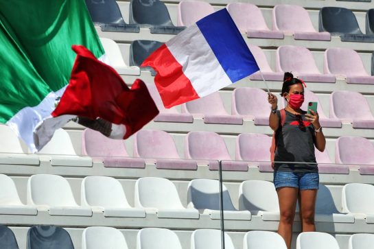 Circuit atmosphere - fans in the grandstand.
11.09.2020. Formula 1 World Championship, Rd 9, Tuscan Grand Prix, Mugello, Italy, Practice Day.
- www.xpbimages.com, EMail: requests@xpbimages.com © Copyright: Moy / XPB Images