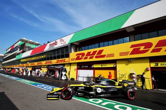 Daniel Ricciardo (AUS) Renault F1 Team RS20 leaves the pits.
11.09.2020. Formula 1 World Championship, Rd 9, Tuscan Grand Prix, Mugello, Italy, Practice Day.
- www.xpbimages.com, EMail: requests@xpbimages.com © Copyright: Moy / XPB Images