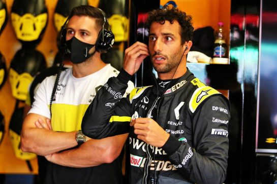 Daniel Ricciardo (AUS) Renault F1 Team.
12.09.2020. Formula 1 World Championship, Rd 9, Tuscan Grand Prix, Mugello, Italy, Qualifying Day.
- www.xpbimages.com, EMail: requests@xpbimages.com © Copyright: Moy / XPB Images