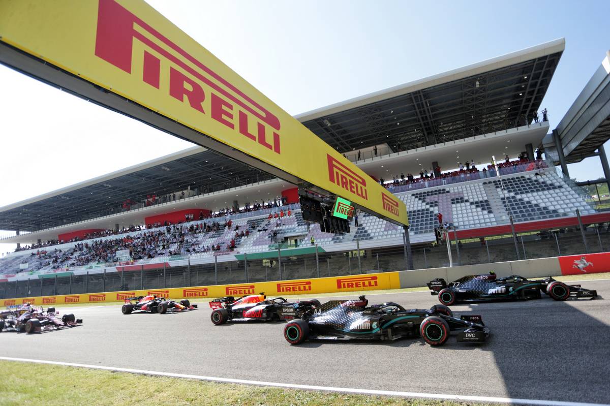 Valtteri Bottas (FIN) Mercedes AMG F1 W11 leads Lewis Hamilton (GBR) 