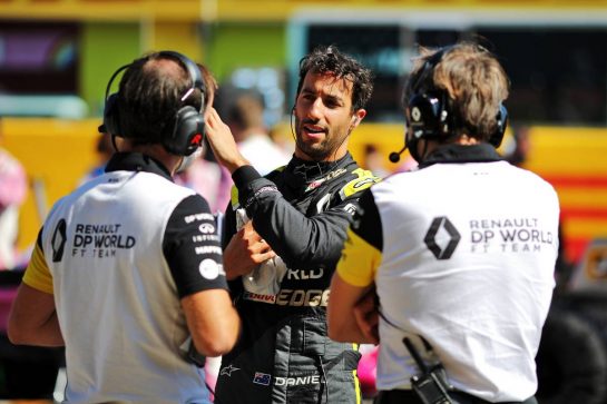 Daniel Ricciardo (AUS) Renault F1 Team on the grid.
13.09.2020. Formula 1 World Championship, Rd 9, Tuscan Grand Prix, Mugello, Italy, Race Day.
- www.xpbimages.com, EMail: requests@xpbimages.com © Copyright: Moy / XPB Images