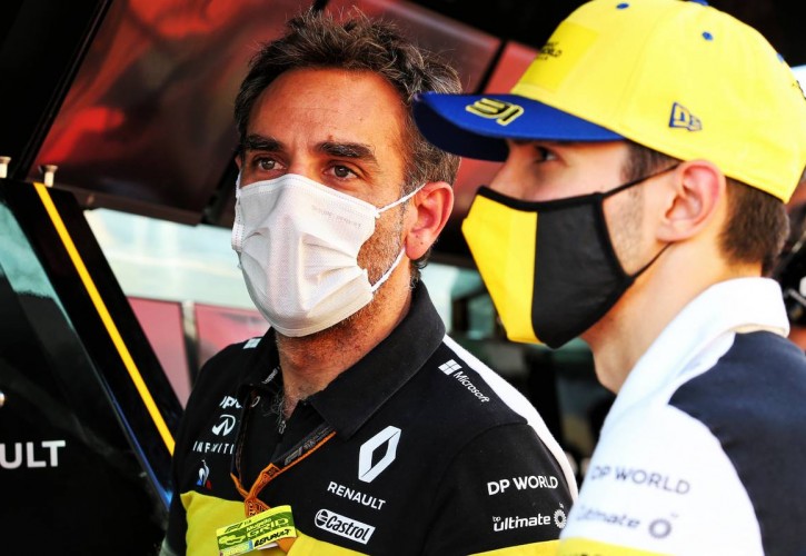 Cyril Abiteboul (FRA) Renault Sport F1 Managing Director with race retiree Esteban Ocon (FRA) Renault F1 Team.