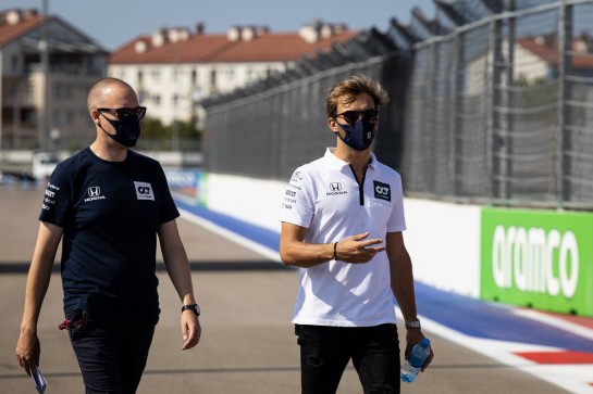 Pierre Gasly (FRA) AlphaTauri walks the circuit with the team.
24.09.2020. Formula 1 World Championship, Rd 10, Russian Grand Prix, Sochi Autodrom, Sochi, Russia, Preparation Day.
- www.xpbimages.com, EMail: requests@xpbimages.com © Copyright: Bearne / XPB Images