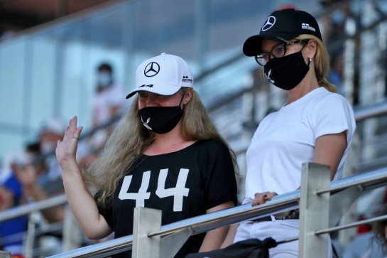 Circuit atmosphere - fans in the grandstand.
27.09.2020. Formula 1 World Championship, Rd 10, Russian Grand Prix, Sochi Autodrom, Sochi, Russia, Race Day.
- www.xpbimages.com, EMail: requests@xpbimages.com © Copyright: Batchelor / XPB Images