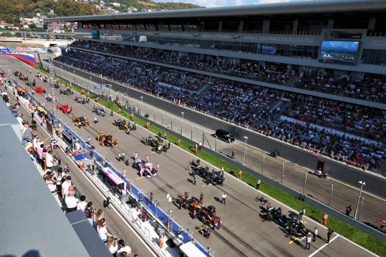 The grid before the start of the race.
27.09.2020. Formula 1 World Championship, Rd 10, Russian Grand Prix, Sochi Autodrom, Sochi, Russia, Race Day.
- www.xpbimages.com, EMail: requests@xpbimages.com © Copyright: Moy / XPB Images