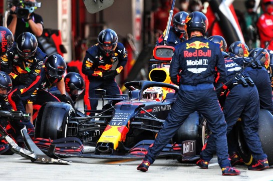 Max Verstappen (NLD) Red Bull Racing RB16 makes a pit stop.
27.09.2020. Formula 1 World Championship, Rd 10, Russian Grand Prix, Sochi Autodrom, Sochi, Russia, Race Day.
- www.xpbimages.com, EMail: requests@xpbimages.com © Copyright: Moy / XPB Images