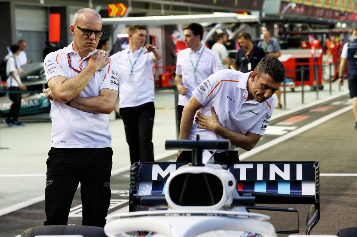 Andrea Stella (ITA) McLaren Performance Director (Right) looks at the Williams FW41. 13.09.2018.