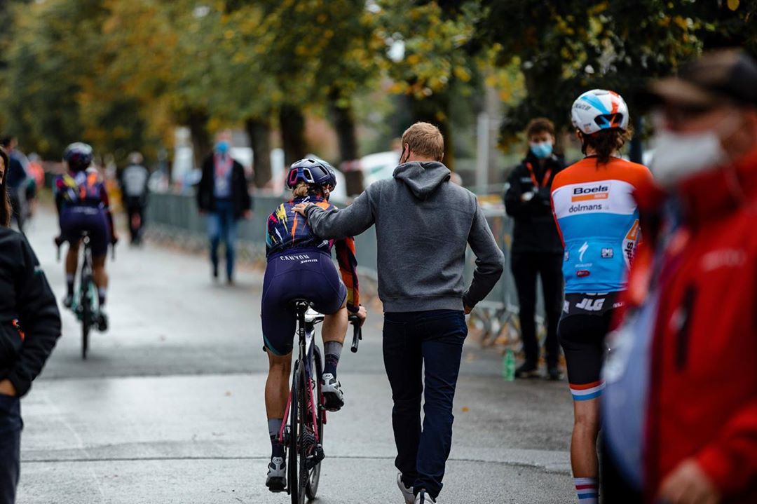 F1i Pic Of The Day Bottas Turn To Lend A Supportive Hand