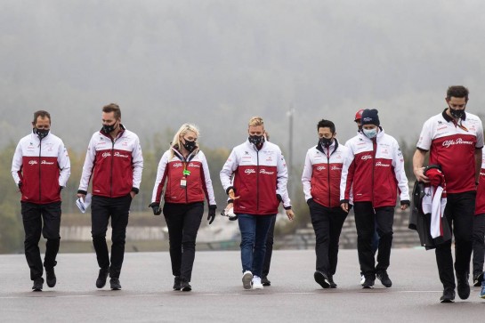 Mick Schumacher (GER) Alfa Romeo Racing Test Driver walks the circuit with the team.
08.10.2020. Formula 1 World Championship, Rd 11, Eifel Grand Prix, Nurbugring, Germany, Preparation Day.
- www.xpbimages.com, EMail: requests@xpbimages.com © Copyright: Bearne / XPB Images