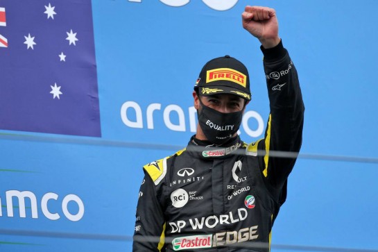 Daniel Ricciardo (AUS) Renault F1 Team celebrates his third position on the podium.
11.10.2020. Formula 1 World Championship, Rd 11, Eifel Grand Prix, Nurbugring, Germany, Race Day.
- www.xpbimages.com, EMail: requests@xpbimages.com © Copyright: Moy / XPB Images