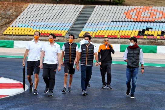 Carlos Sainz Jr (ESP) McLaren walks the circuit with the team.
22.10.2020. Formula 1 World Championship, Rd 12, Portuguese Grand Prix, Portimao, Portugal, Preparation Day.
- www.xpbimages.com, EMail: requests@xpbimages.com © Copyright: Moy / XPB Images