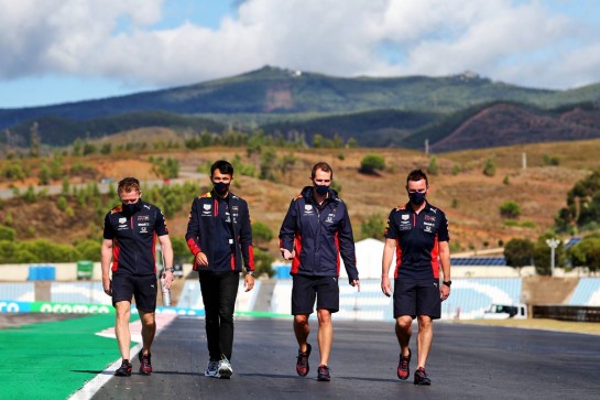 Alexander Albon (THA) Red Bull Racing walks the circuit with the team.
22.10.2020. Formula 1 World Championship, Rd 12, Portuguese Grand Prix, Portimao, Portugal, Preparation Day.
- www.xpbimages.com, EMail: requests@xpbimages.com © Copyright: Moy / XPB Images