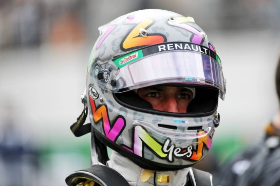 Daniel Ricciardo (AUS) Renault F1 Team on the grid.
25.10.2020. Formula 1 World Championship, Rd 12, Portuguese Grand Prix, Portimao, Portugal, Race Day.
- www.xpbimages.com, EMail: requests@xpbimages.com © Copyright: Moy / XPB Images