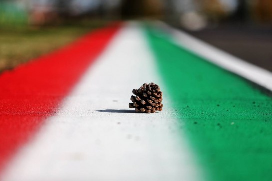 Circuit atmosphere - track detail.
29.10.2020. Formula 1 World Championship, Rd 13, Emilia Romagna Grand Prix, Imola, Italy, Preparation Day.
- www.xpbimages.com, EMail: requests@xpbimages.com © Copyright: Moy / XPB Images