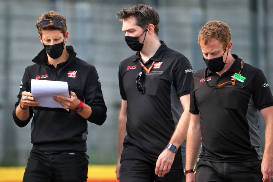 Romain Grosjean (FRA) Haas F1 Team walks the circuit with the team.
30.10.2020. Formula 1 World Championship, Rd 13, Emilia Romagna Grand Prix, Imola, Italy, Practice Day.
- www.xpbimages.com, EMail: requests@xpbimages.com © Copyright: Batchelor / XPB Images