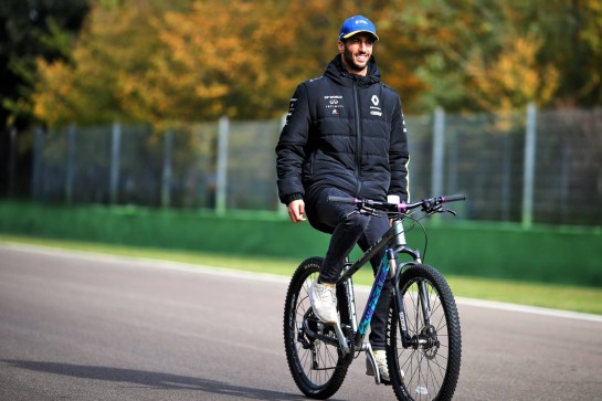 Daniel Ricciardo (AUS) Renault F1 Team rides the circuit.
30.10.2020. Formula 1 World Championship, Rd 13, Emilia Romagna Grand Prix, Imola, Italy, Practice Day.
- www.xpbimages.com, EMail: requests@xpbimages.com © Copyright: Charniaux / XPB Images