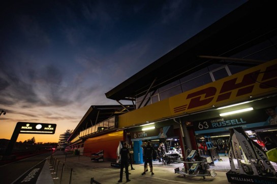 Williams Racing pits at sunset.
30.10.2020. Formula 1 World Championship, Rd 13, Emilia Romagna Grand Prix, Imola, Italy, Practice Day.
- www.xpbimages.com, EMail: requests@xpbimages.com © Copyright: Bearne / XPB Images