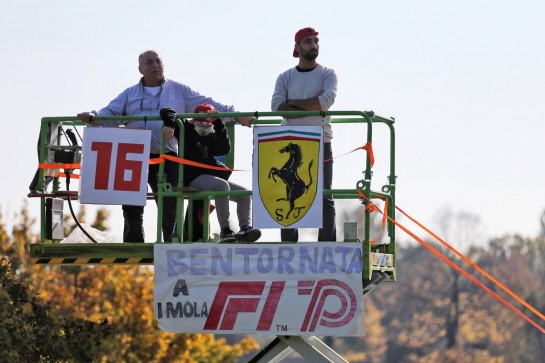 Circuit atmosphere - fans.
31.10.2020. Formula 1 World Championship, Rd 13, Emilia Romagna Grand Prix, Imola, Italy, Qualifying Day.
- www.xpbimages.com, EMail: requests@xpbimages.com © Copyright: Charniaux / XPB Images