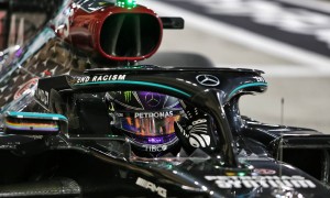 Hamilton on pole in Bahrain ahead of Bottas and Verstappen