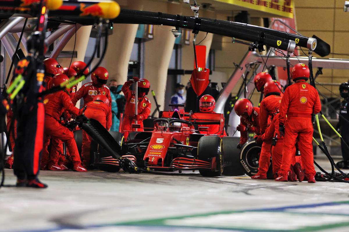 Sebastian Vettel (GER) Ferrari SF1000 makes a pit stop. 29.11.2020. Formula 1 World Championship, Rd 15, Bahrain Grand Prix