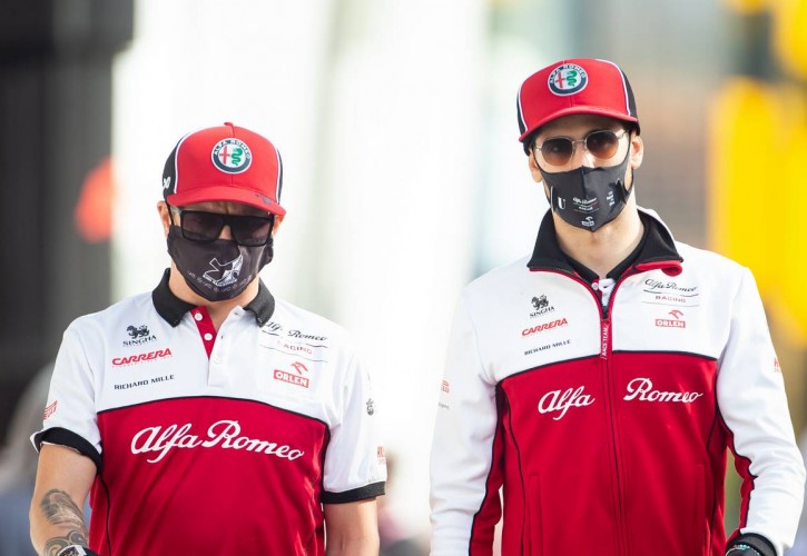 Kimi Raikkonen (FIN) Alfa Romeo Racing with Antonio Giovinazzi (ITA) Alfa Romeo Racing. 30.10.2020.