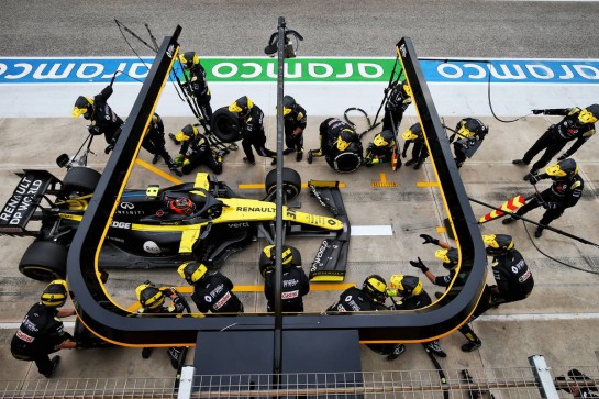 Esteban Ocon (FRA) Renault F1 Team RS20 makes a pit stop.
01.11.2020. Formula 1 World Championship, Rd 13, Emilia Romagna Grand Prix, Imola, Italy, Race Day.
- www.xpbimages.com, EMail: requests@xpbimages.com © Copyright: Moy / XPB Images
