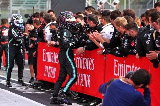 Race winner Lewis Hamilton (GBR) Mercedes AMG F1 celebrates with the team in parc ferme.
01.11.2020. Formula 1 World Championship, Rd 13, Emilia Romagna Grand Prix, Imola, Italy, Race Day.
- www.xpbimages.com, EMail: requests@xpbimages.com © Copyright: Moy / XPB Images