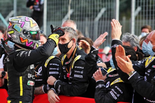 Daniel Ricciardo (AUS) Renault F1 Team celebrates his third position with the team in parc ferme.
01.11.2020. Formula 1 World Championship, Rd 13, Emilia Romagna Grand Prix, Imola, Italy, Race Day.
- www.xpbimages.com, EMail: requests@xpbimages.com © Copyright: Moy / XPB Images