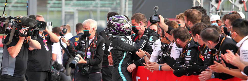 Race winner Lewis Hamilton (GBR) Mercedes AMG F1 celebrates with the team in parc ferme.