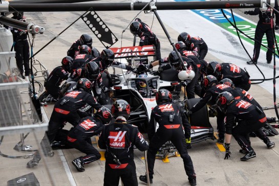 Romain Grosjean (FRA) Haas F1 Team VF-20 makes a pit stop.
01.11.2020. Formula 1 World Championship, Rd 13, Emilia Romagna Grand Prix, Imola, Italy, Race Day.
- www.xpbimages.com, EMail: requests@xpbimages.com © Copyright: Bearne / XPB Images