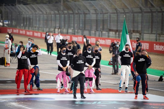 Valtteri Bottas (FIN) Mercedes AMG F1 as the grid observes the national anthem.
01.11.2020. Formula 1 World Championship, Rd 13, Emilia Romagna Grand Prix, Imola, Italy, Race Day.
- www.xpbimages.com, EMail: requests@xpbimages.com © Copyright: Bearne / XPB Images