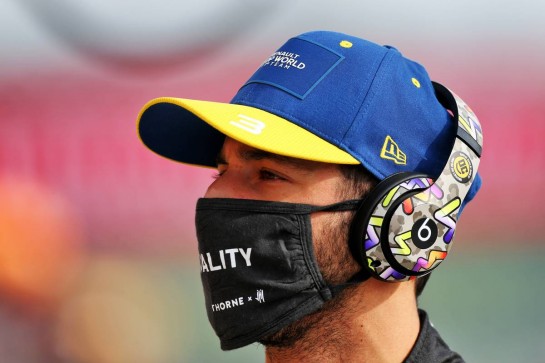 Daniel Ricciardo (AUS) Renault F1 Team on the grid.
01.11.2020. Formula 1 World Championship, Rd 13, Emilia Romagna Grand Prix, Imola, Italy, Race Day.
- www.xpbimages.com, EMail: requests@xpbimages.com © Copyright: Moy / XPB Images