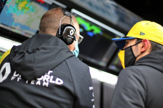 Esteban Ocon (FRA) Renault F1 Team with Mark Slade (GBR) Renault F1 Team Race Engineer.
14.11.2020. Formula 1 World Championship, Rd 14, Turkish Grand Prix, Istanbul, Turkey, Qualifying Day.
- www.xpbimages.com, EMail: requests@xpbimages.com © Copyright: Charniaux / XPB Images